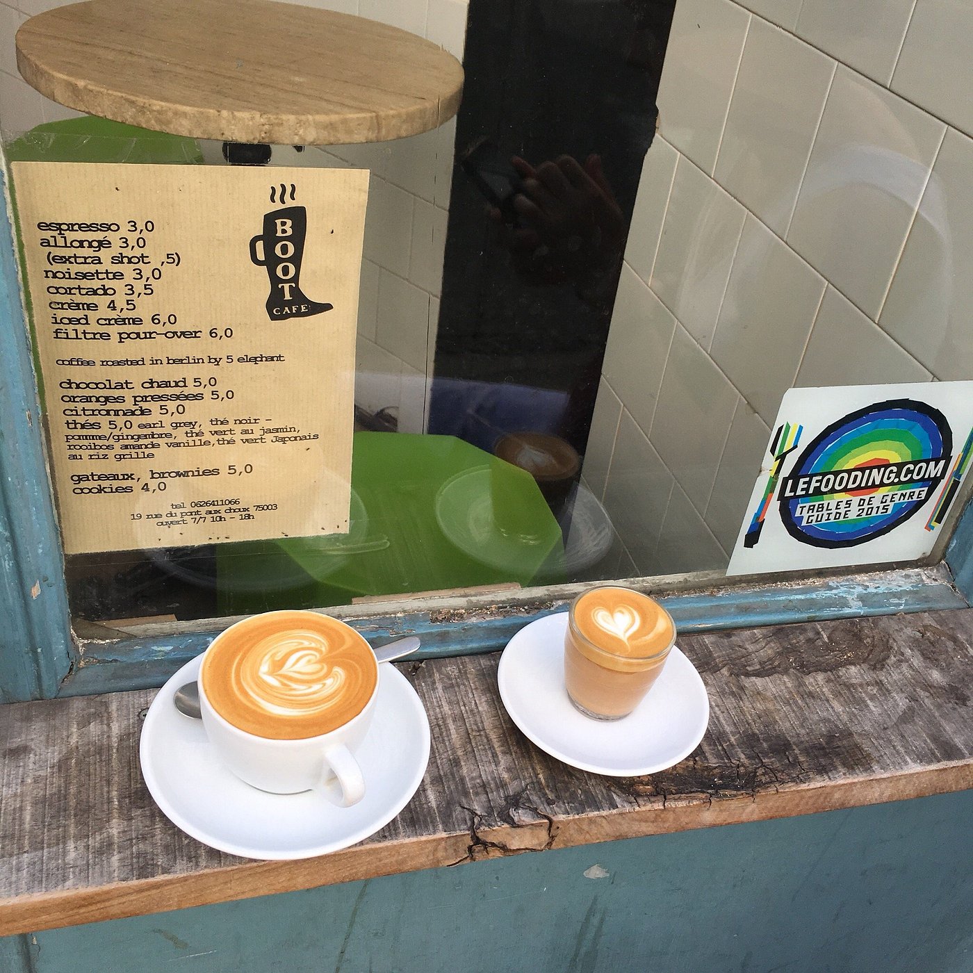 Latte art et cortado au Boot Cafe